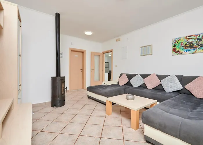 Ugrina * 트로기르